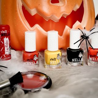 🎃 Pripravte sa na čarovný Halloween! Nech sa malé ruky lesknú, trblietajú a trošku aj strašia s lakmi Miss Nella 👻💅 Od...