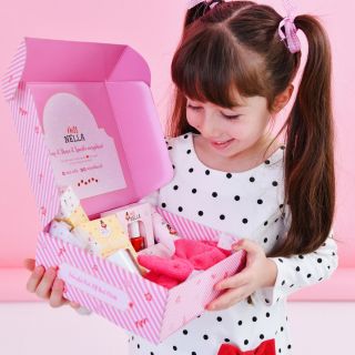 ✨ Máme pre vás krásnu NOVINKU na e-shope! ✨ Predstavujeme darčekové boxy JINGLE, TWINKLE a SPARKLE – žiarivé sety pre...